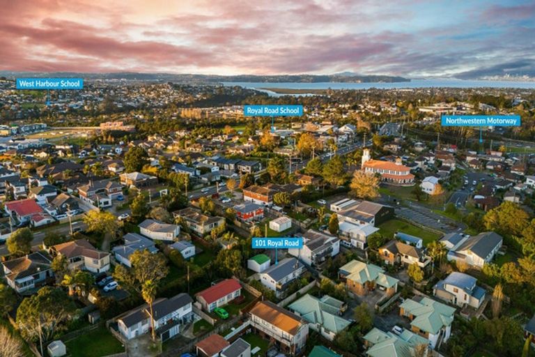 Photo of property in 101 Royal Road, Massey, Auckland, 0614