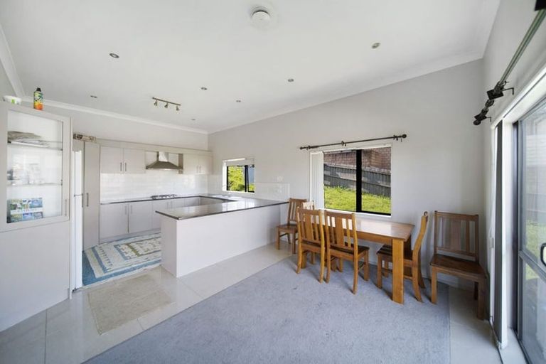 Photo of property in 20 Fairchild Avenue, Goodwood Heights, Auckland, 2105