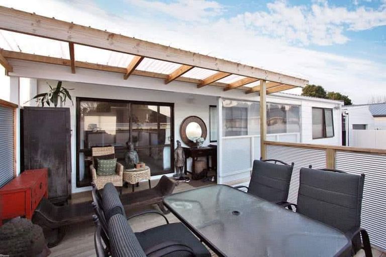 Photo of property in 34b Enderby Drive, Te Atatu Peninsula, Auckland, 0610