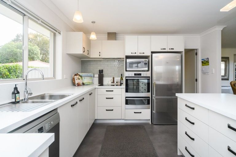 Photo of property in 33 Newcastle Street, Hokowhitu, Palmerston North, 4410