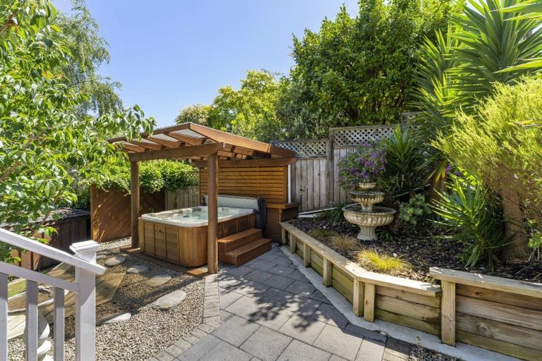 Photo of property in 15 Observatory Close, Whitby, Porirua, 5024