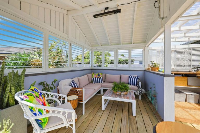 Photo of property in 6 Vela Place, Clarks Beach, 2122