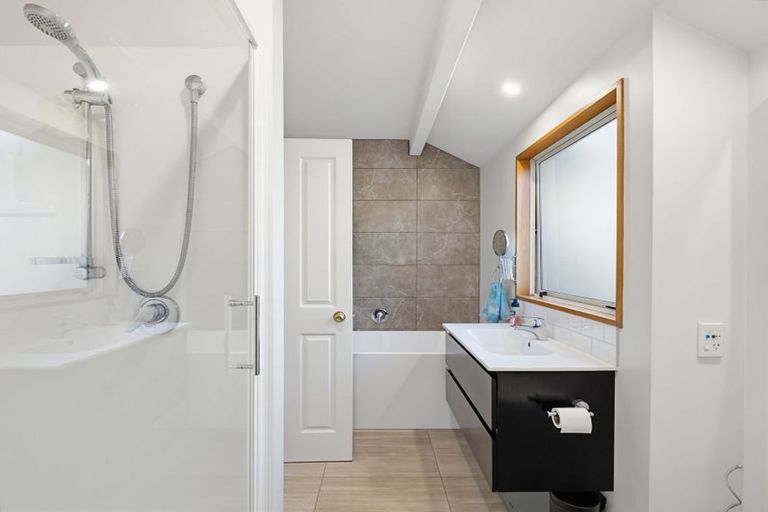 Photo of property in 96a Warren Crescent, Hillmorton, Christchurch, 8025