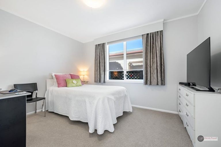 Photo of property in 40 Saint Ronans Avenue, Waterloo, Lower Hutt, 5011