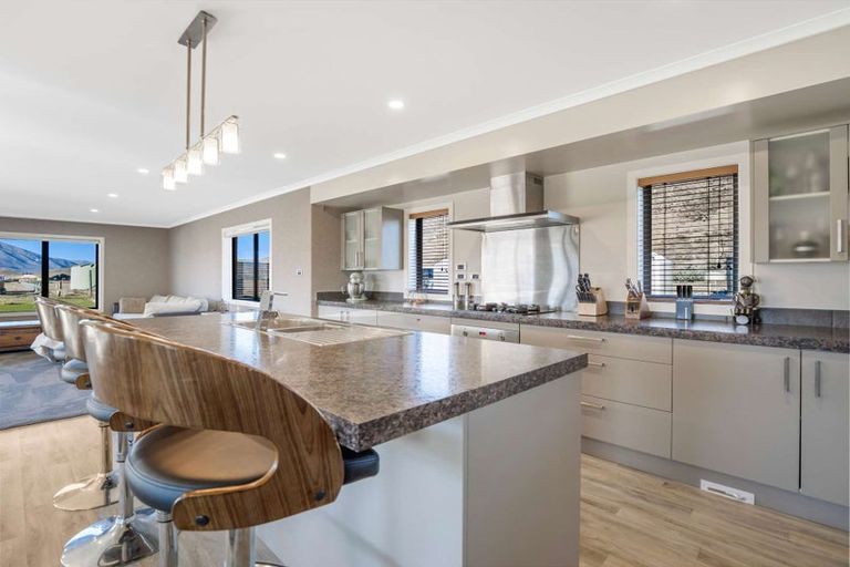 Photo of property in 10 Hardacre Place, Omarama, 9412