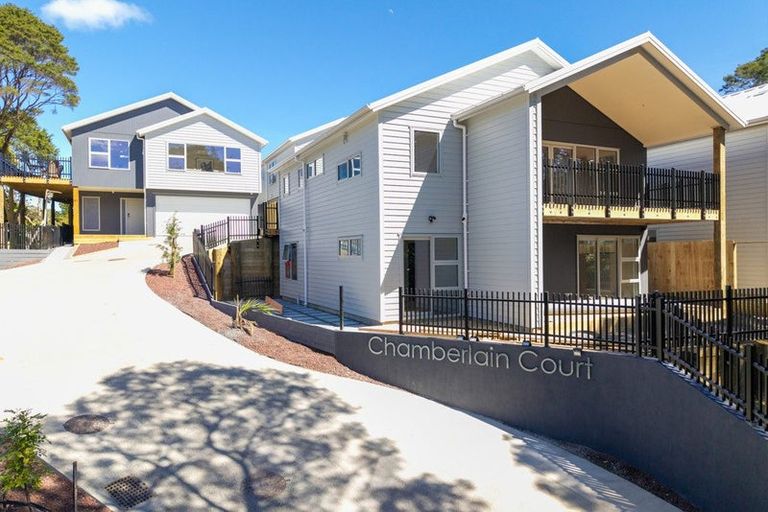 Photo of property in 49 Chamberlain Road, Massey, Auckland, 0614