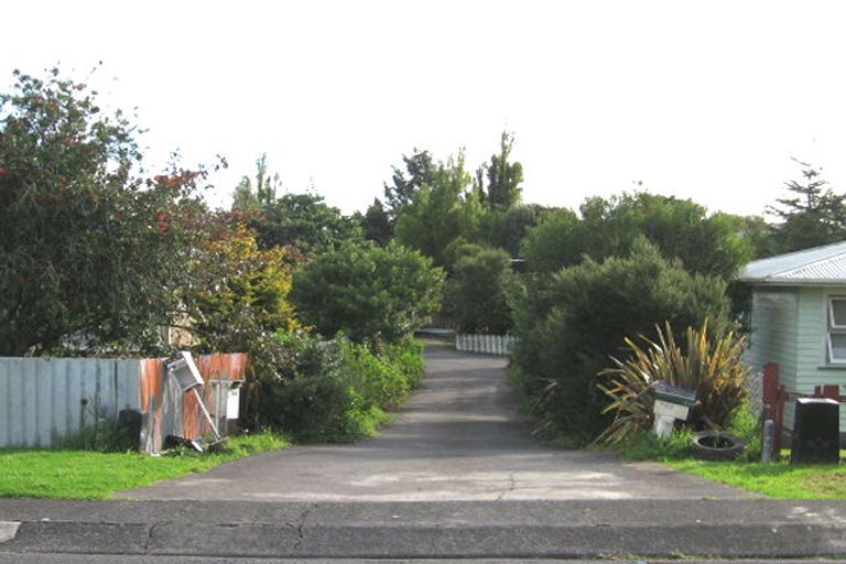 Photo of property in 3/18 Gill Avenue, Te Atatu Peninsula, Auckland, 0610