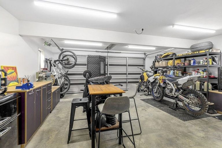 Photo of property in 2 Endeavour Drive, Whitby, Porirua, 5024