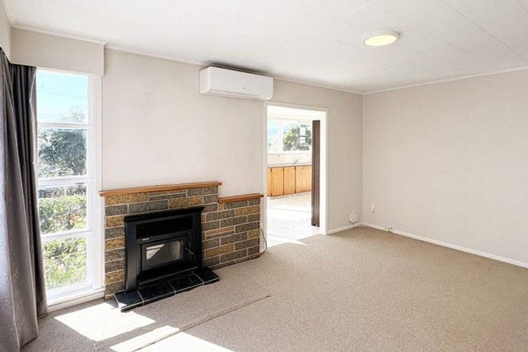 Photo of property in 1 Holmes Grove, Naenae, Lower Hutt, 5011