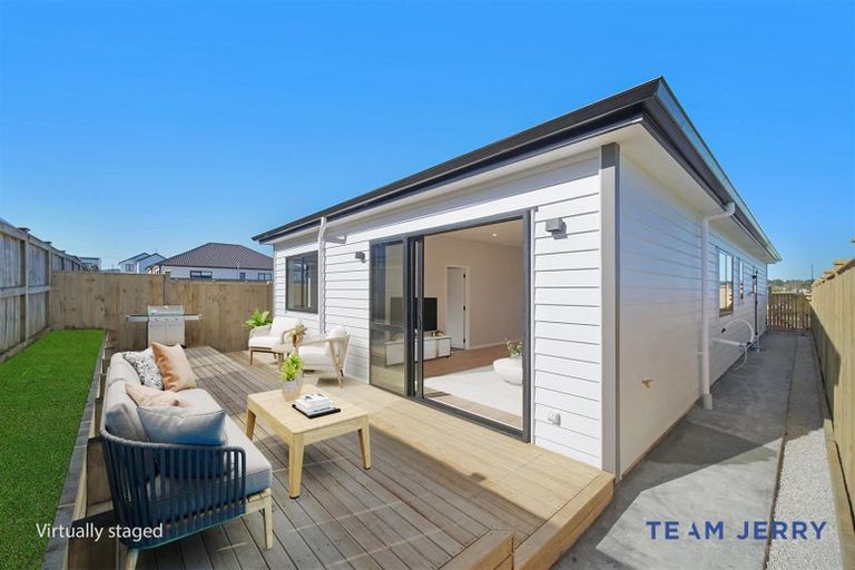 Photo of property in 45 Tributary Parade, Karaka, 2113