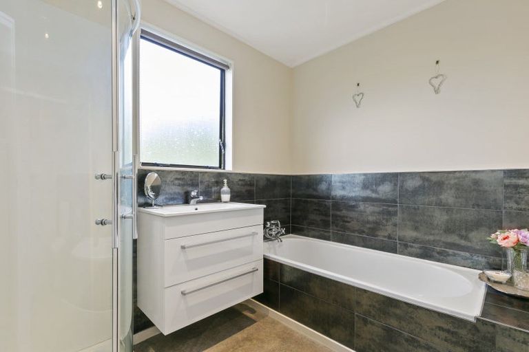 Photo of property in 75u2 Delhi Crescent, Khandallah, Wellington, 6035