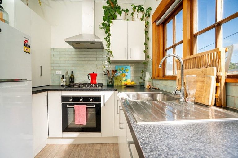 Photo of property in 42c Apu Crescent, Lyall Bay, Wellington, 6022