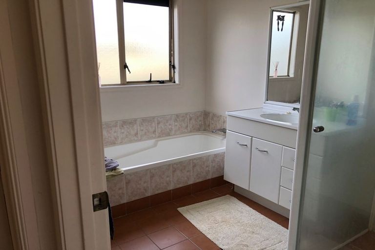 Photo of property in 226 Kilkenny Drive, East Tamaki Heights, Auckland, 2016