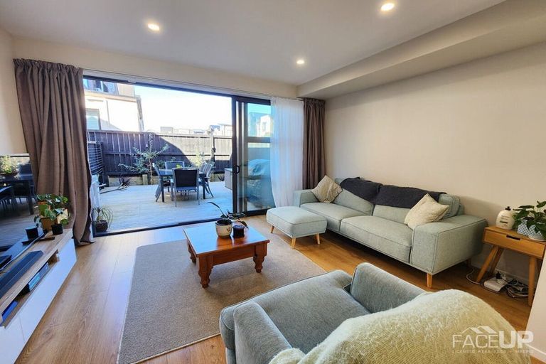 Photo of property in 15 Peihana Road, Hobsonville, Auckland, 0616