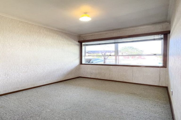 Photo of property in 25 Kaipatiki Road, Glenfield, Auckland, 0629