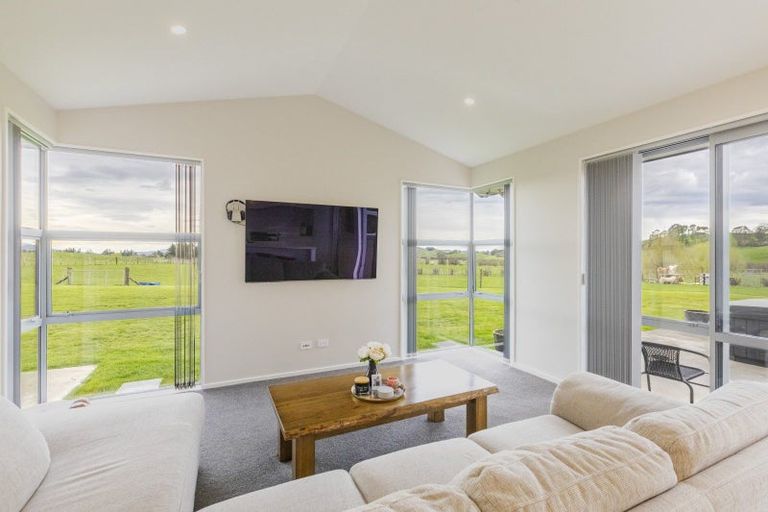 Photo of property in 52 Highlands Drive, Waipawa, 4210