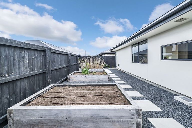 Photo of property in 3 Guyon Street, Marshland, Christchurch, 8083