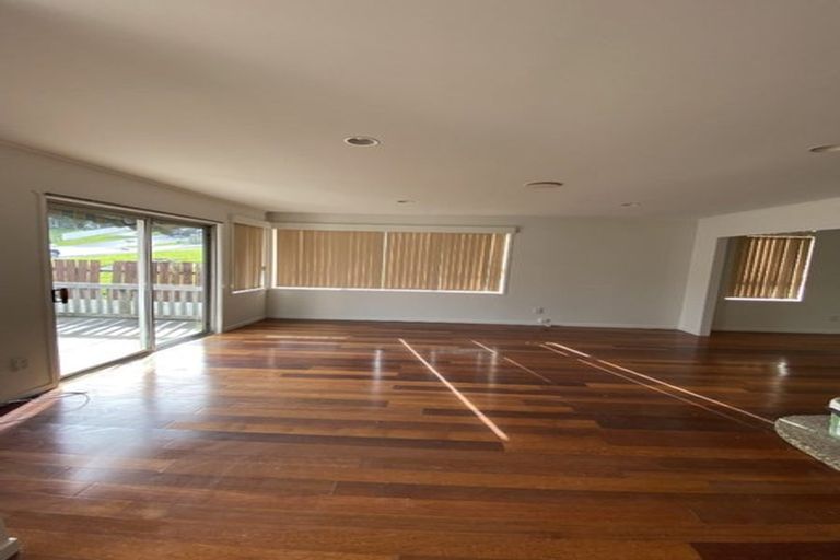 Photo of property in 5 Kama Place, Sunnynook, Auckland, 0620