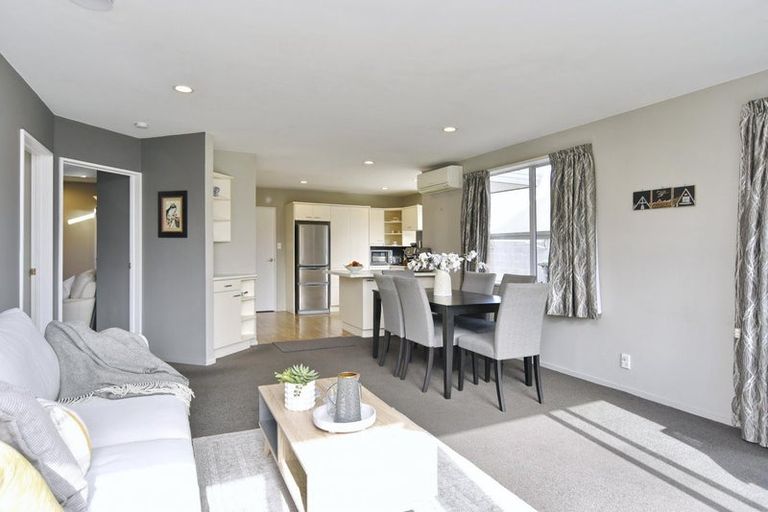 Photo of property in 28 Shenley Drive, Belfast, Christchurch, 8051