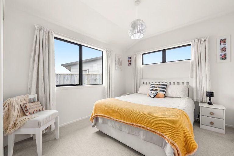 Photo of property in 1 Colenso Place, Otaki Beach, Otaki, 5512