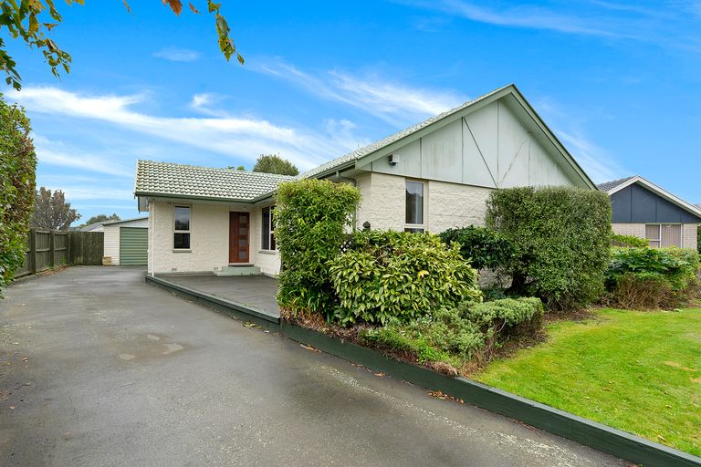 Photo of property in 36 Oakley Crescent, Hornby, Christchurch, 8042