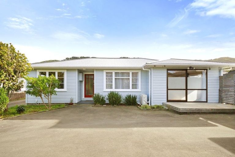 Photo of property in 3 Findlay Street, Tawa, Wellington, 5028