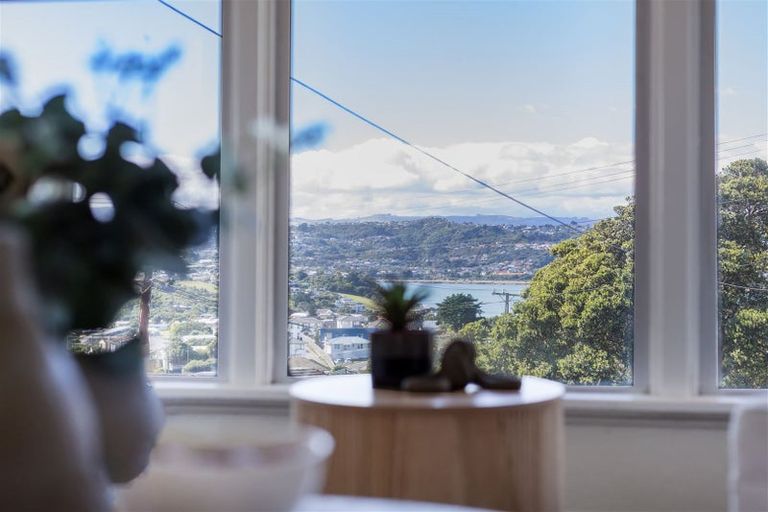 Photo of property in 2 Hiwi Crescent, Titahi Bay, Porirua, 5022