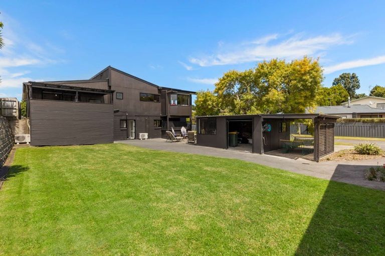 Photo of property in 16 Rossiter Avenue, Waiuku, 2123