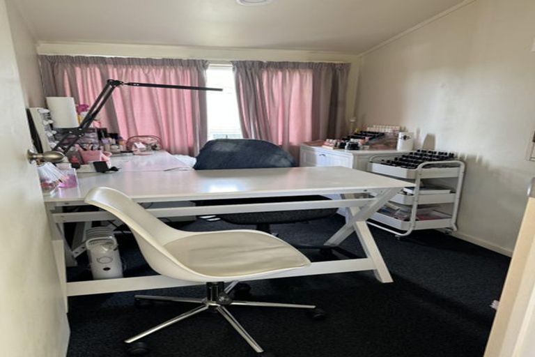 Photo of property in 2/2 Hatherlow Street, Glenfield, Auckland, 0629