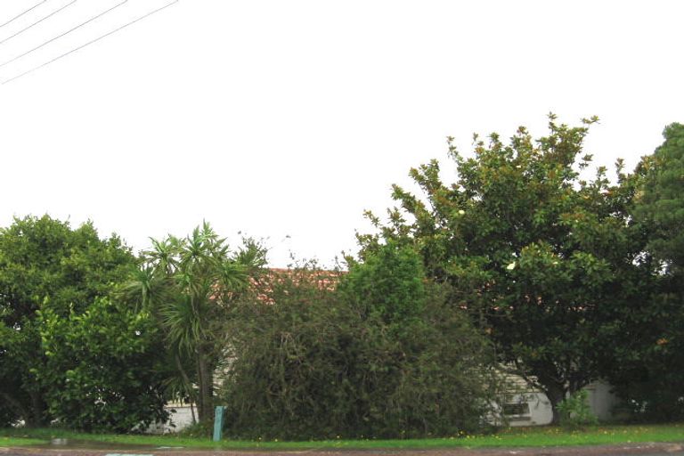 Photo of property in 87 Sylvan Avenue, Northcote, Auckland, 0627
