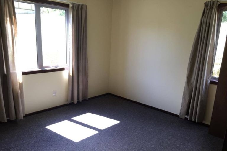 Photo of property in 93 Stewart Drive, Newlands, Wellington, 6037