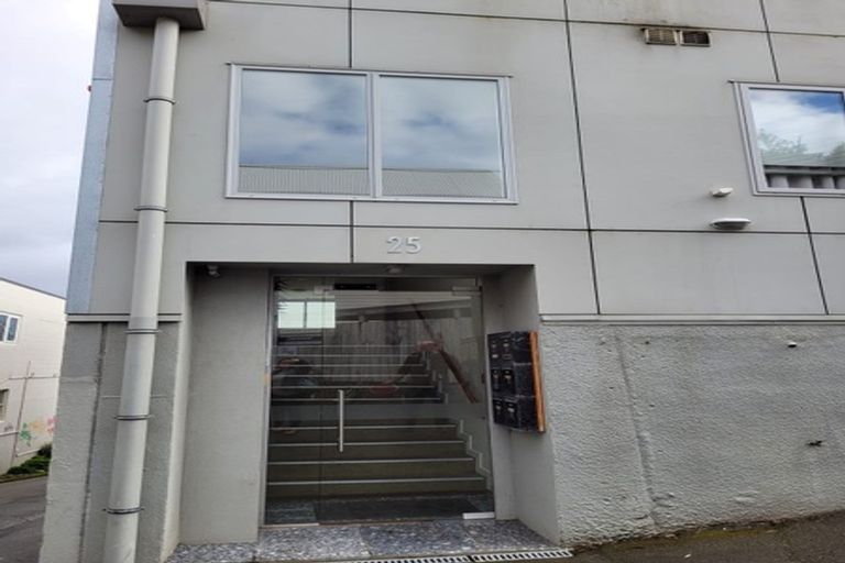 Photo of property in 25u1 Home Street, Mount Victoria, Wellington, 6011