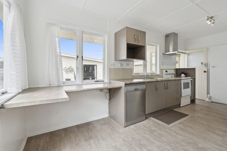 Photo of property in 32 Lawrie Avenue, Pukekohe, 2120