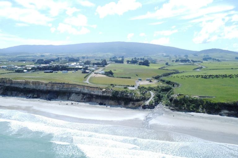 Photo of property in 19 Dudley Street, Orepuki, Riverton, 9881