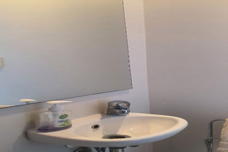 Photo of property in 4/49 Henderson Valley Road, Henderson, Auckland, 0612