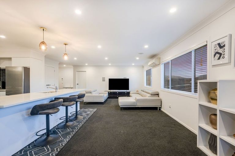 Photo of property in 21 Tasman Close, Aotea, Porirua, 5024