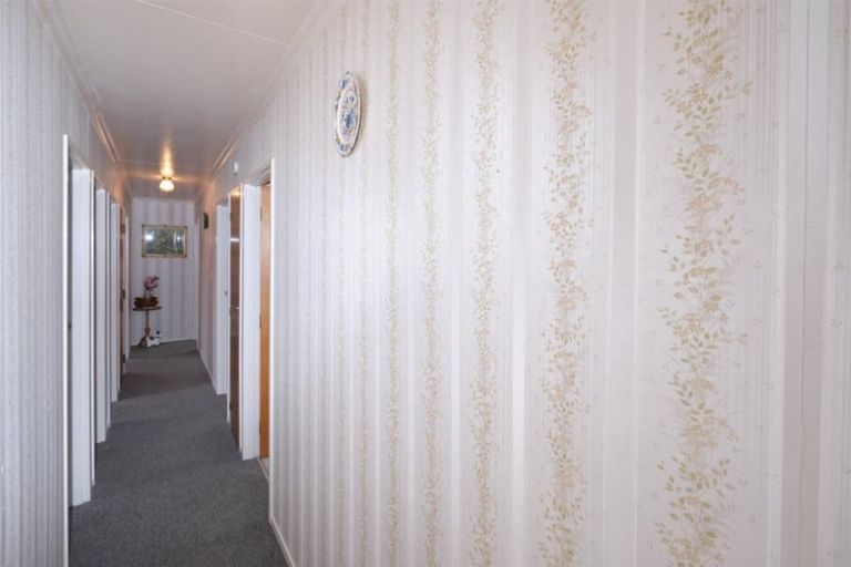 Photo of property in 33 Castle Street, Eltham, 4322