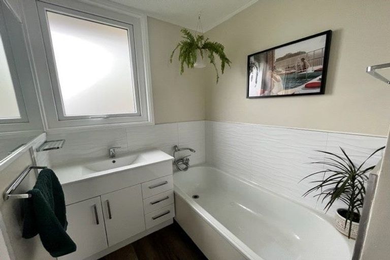 Photo of property in 3 Greenwich Grove, Stokes Valley, Lower Hutt, 5019
