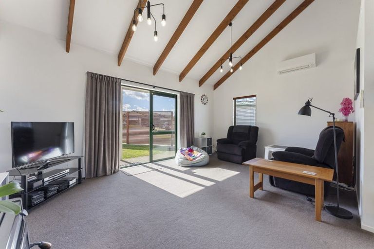 Photo of property in 109 Hillcrest Drive, Kelvin Grove, Palmerston North, 4414