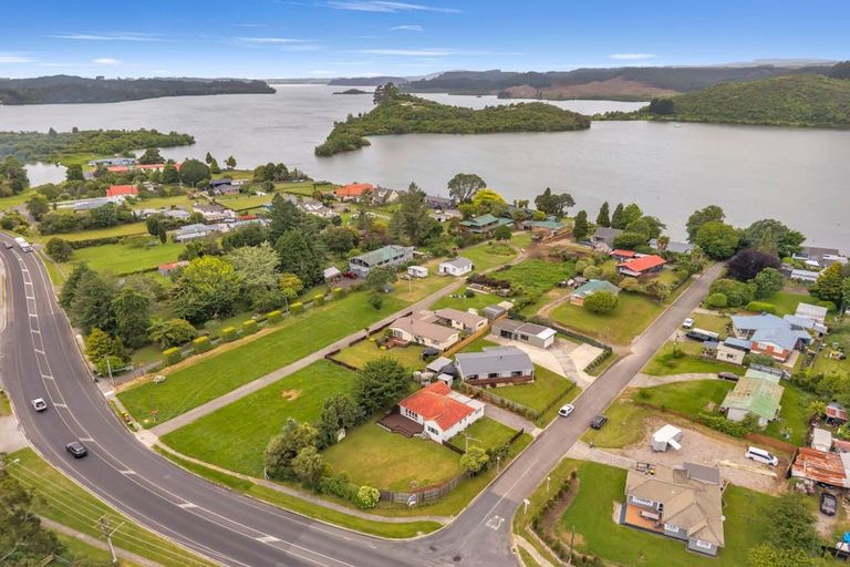 Photo of property in 1 Ngareta Road, Mourea, Rotorua, 3074