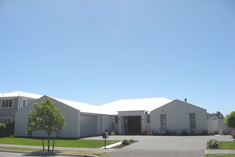 Photo of property in 28 Pohutukawa Crescent, Parklands, Christchurch, 8083