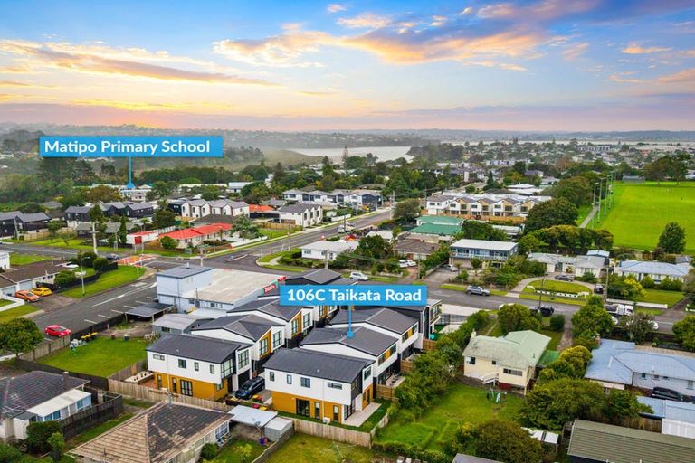Photo of property in 108d Taikata Road, Te Atatu Peninsula, Auckland, 0610