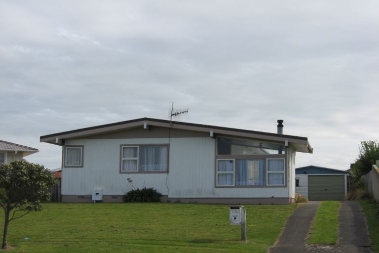 Photo of property in 38 Lee Street, Castlecliff, Whanganui, 4501
