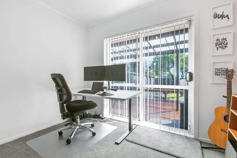 Photo of property in 11 Hereford Street, Te Atatu Peninsula, Auckland, 0610