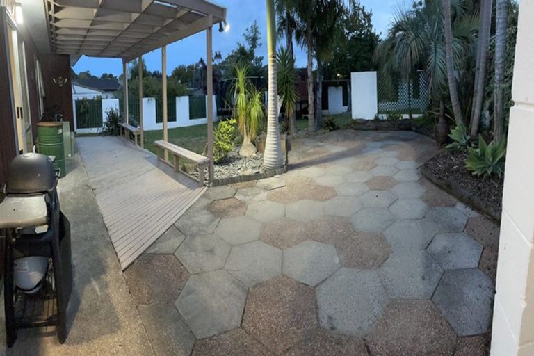 Photo of property in 4 Towra Place, Botany Downs, Auckland, 2010
