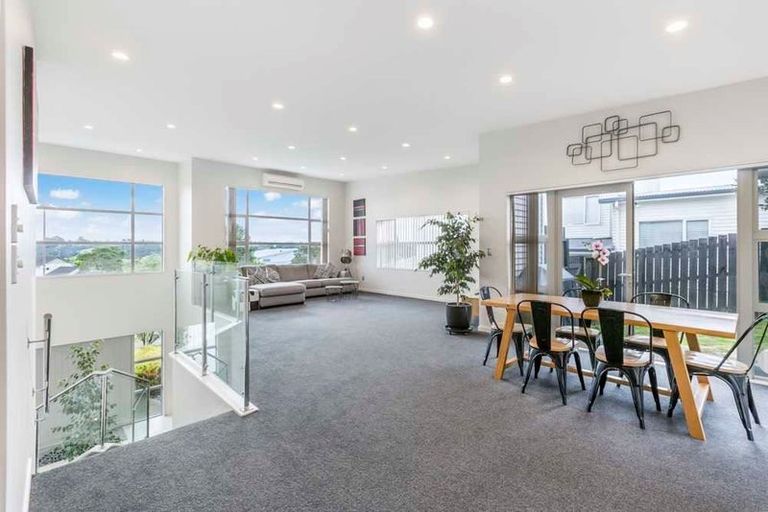 Photo of property in 24 Kittiwake Drive, Schnapper Rock, Auckland, 0632