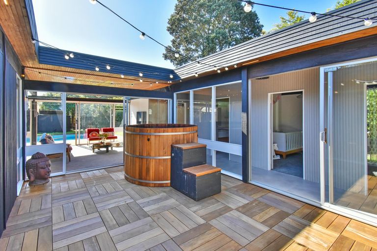 Photo of property in 28 Kahurangi Place, Hillpark, Auckland, 2102