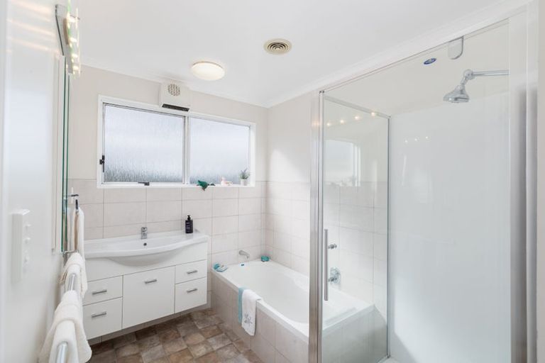 Photo of property in 5 Ardal Grove, Tirohanga, Lower Hutt, 5010