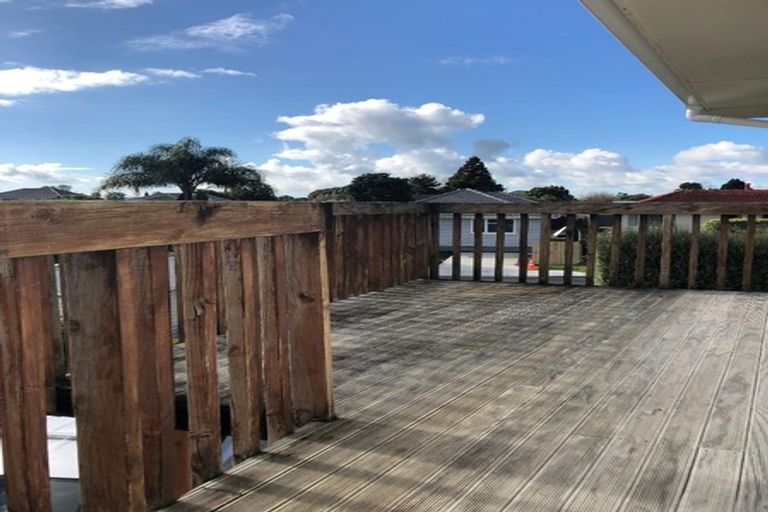 Photo of property in 42 Durham Street, Te Atatu Peninsula, Auckland, 0610