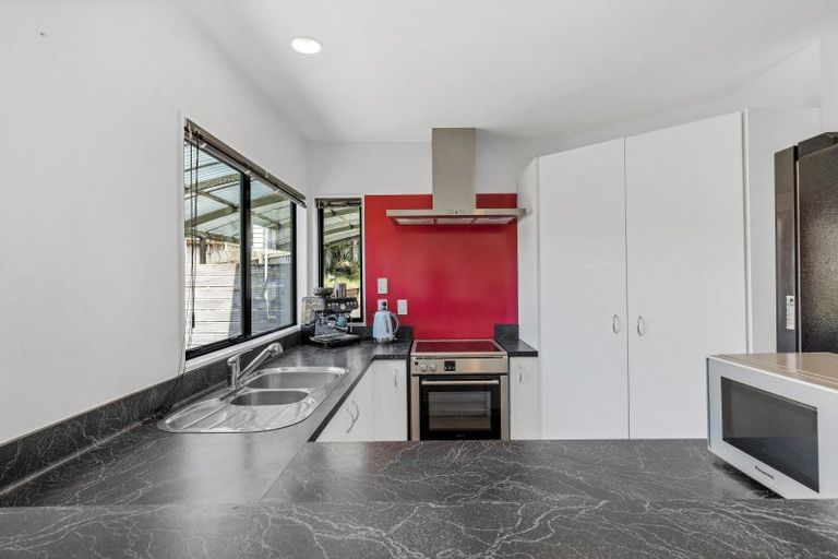 Photo of property in 1/8 Fuchsia Place, Birkdale, Auckland, 0626